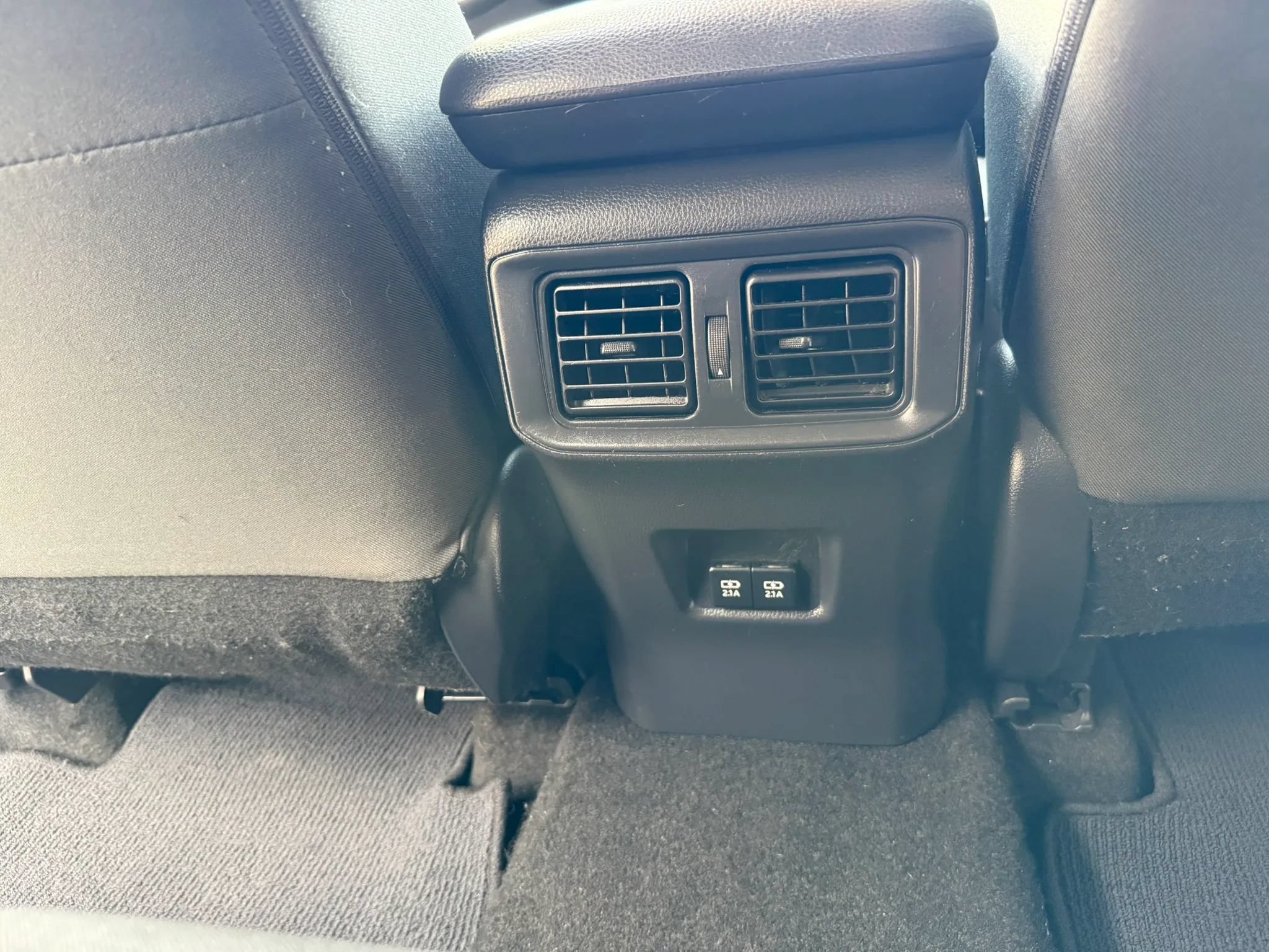 Used 2019 Toyota RAV4 XLE w/ Carpet Mat Package FWD image 23