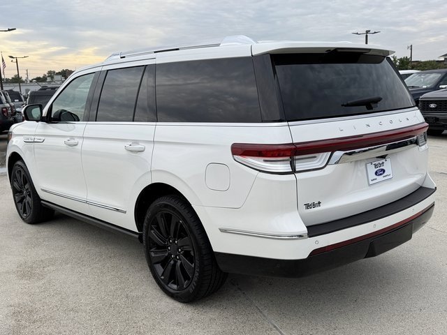Used 2022 Lincoln Navigator Reserve w/ Monochromatic Package image 10