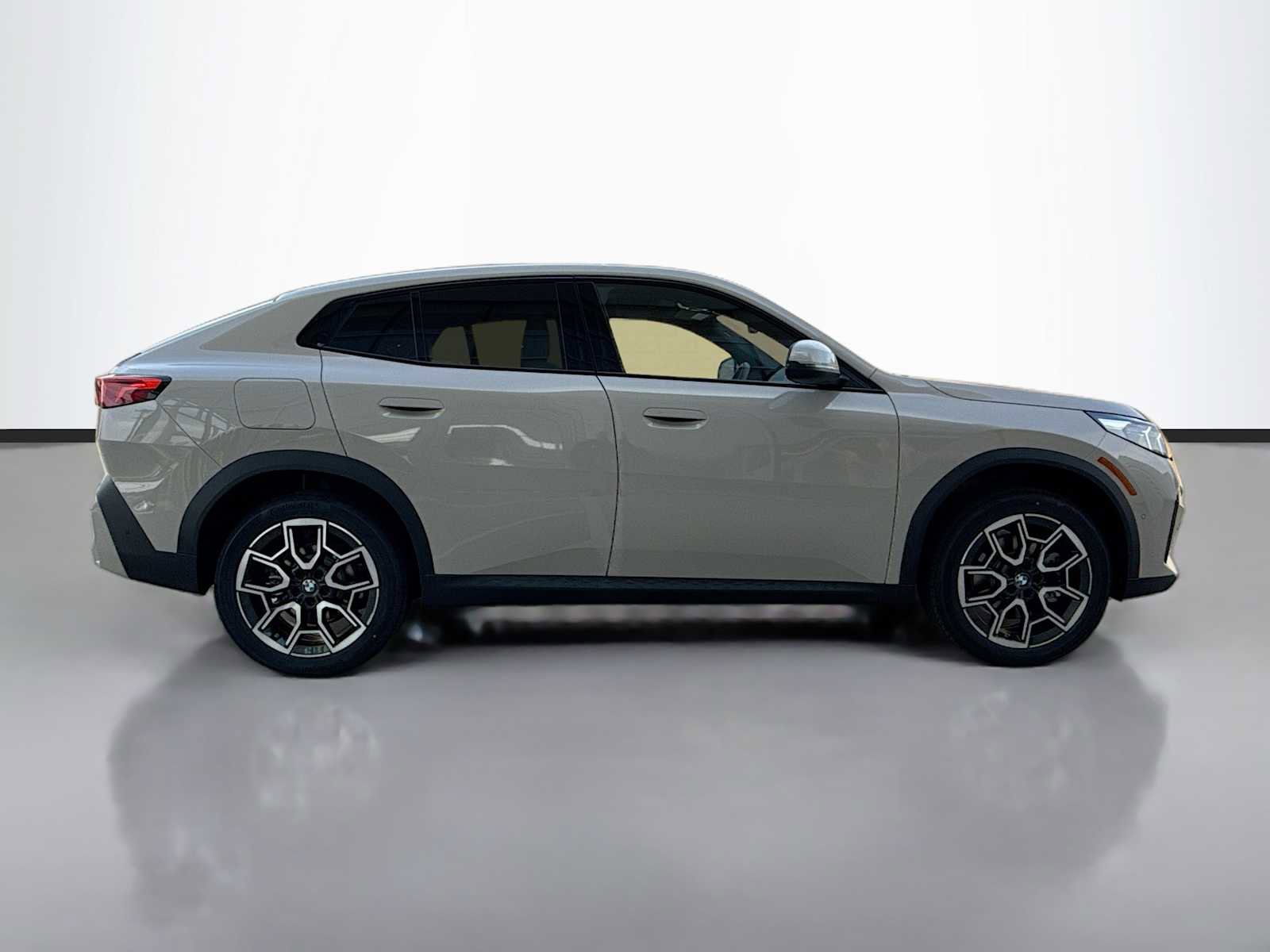 New 2026 BMW X2 xDrive28i AWD/4WD image 7