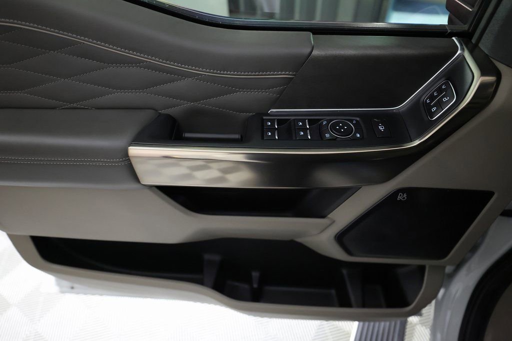 Used 2025 Ford F350 Platinum w/ Platinum Plus Package image 15