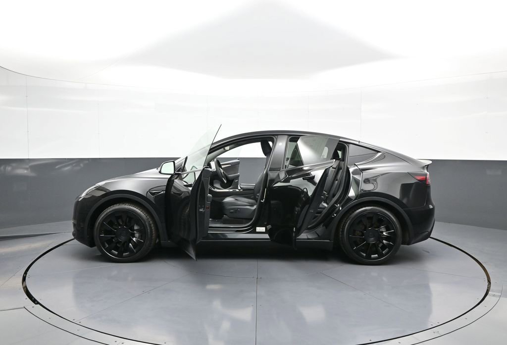 Used 2023 Tesla Model Y Long Range image 44