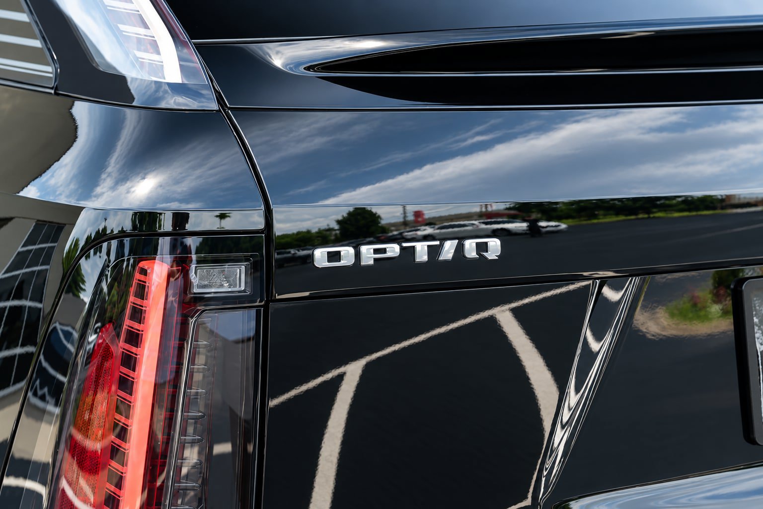 Used 2025 Cadillac Optiq Sport 1 w/ LPO, ONYX Package AWD/4WD image 24