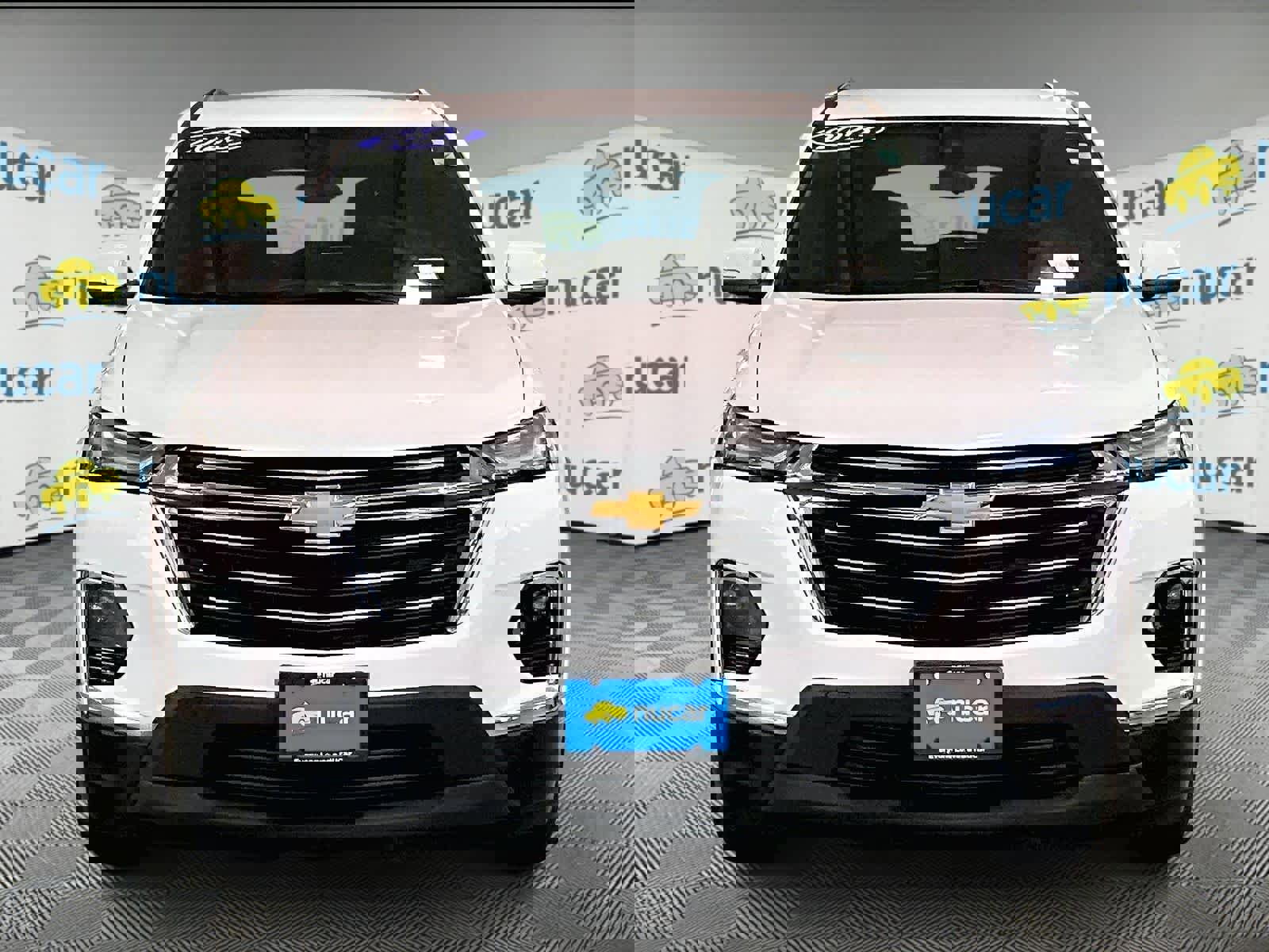 Used 2023 Chevrolet Traverse LT image 2