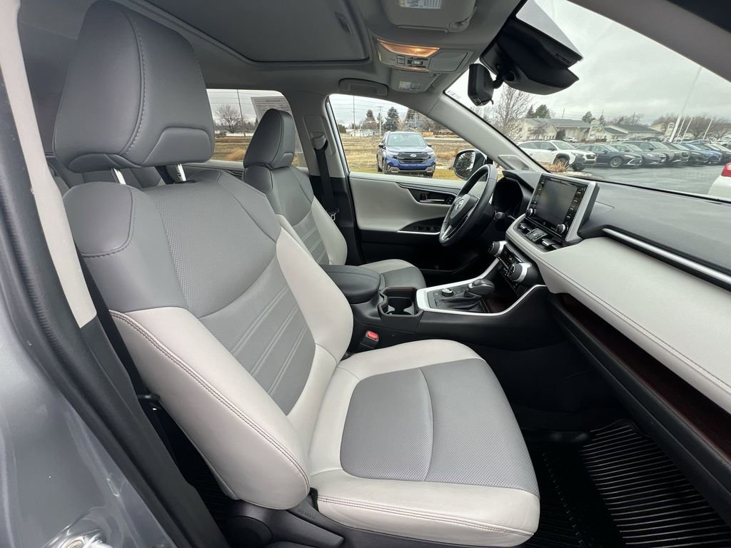 Used 2020 Toyota RAV4 Limited image 28