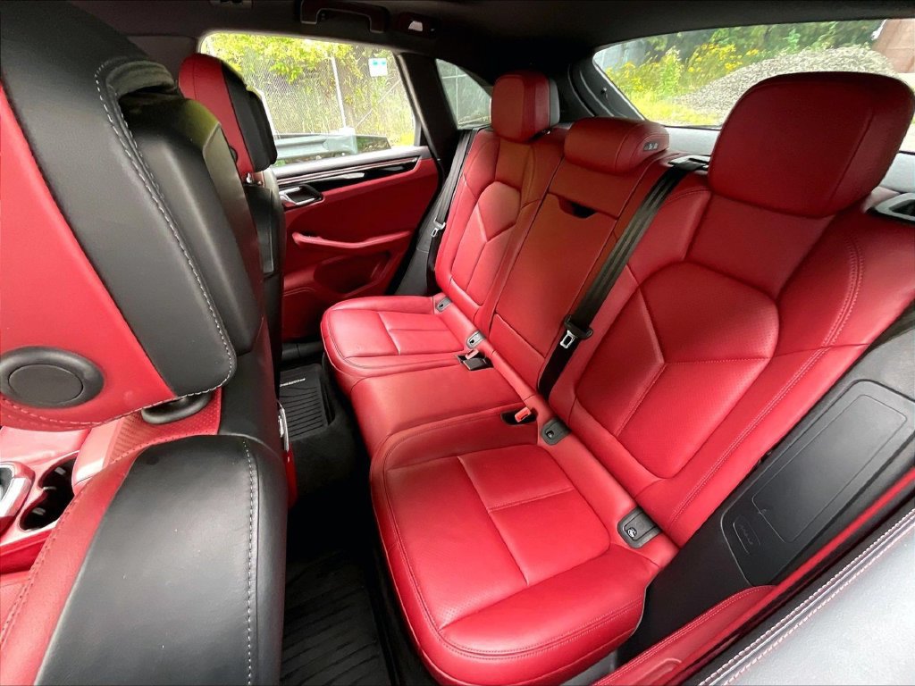 Certified 2023 Porsche Macan AWD/4WD image 22
