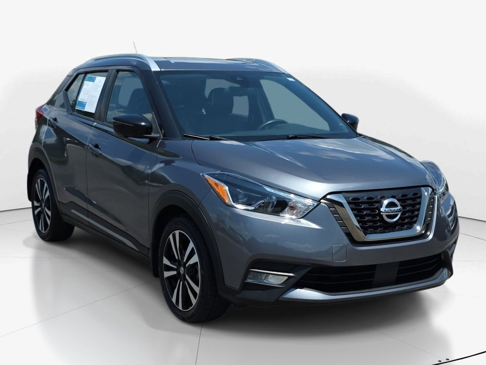 Used 2020 Nissan Kicks SR w/ SR Premium Package FWD image 2