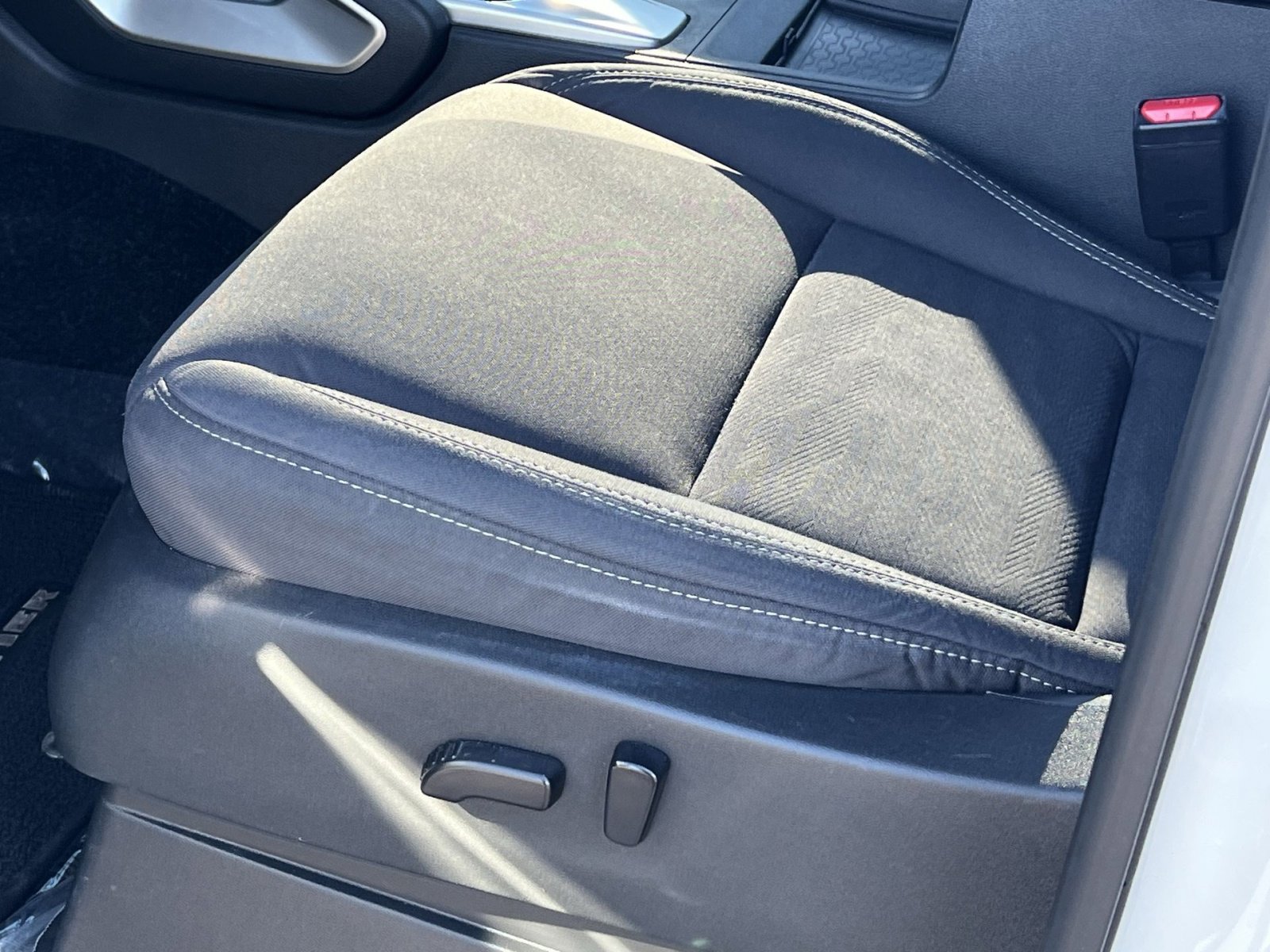 Used 2023 Nissan Frontier SV w/ Tow Package image 13