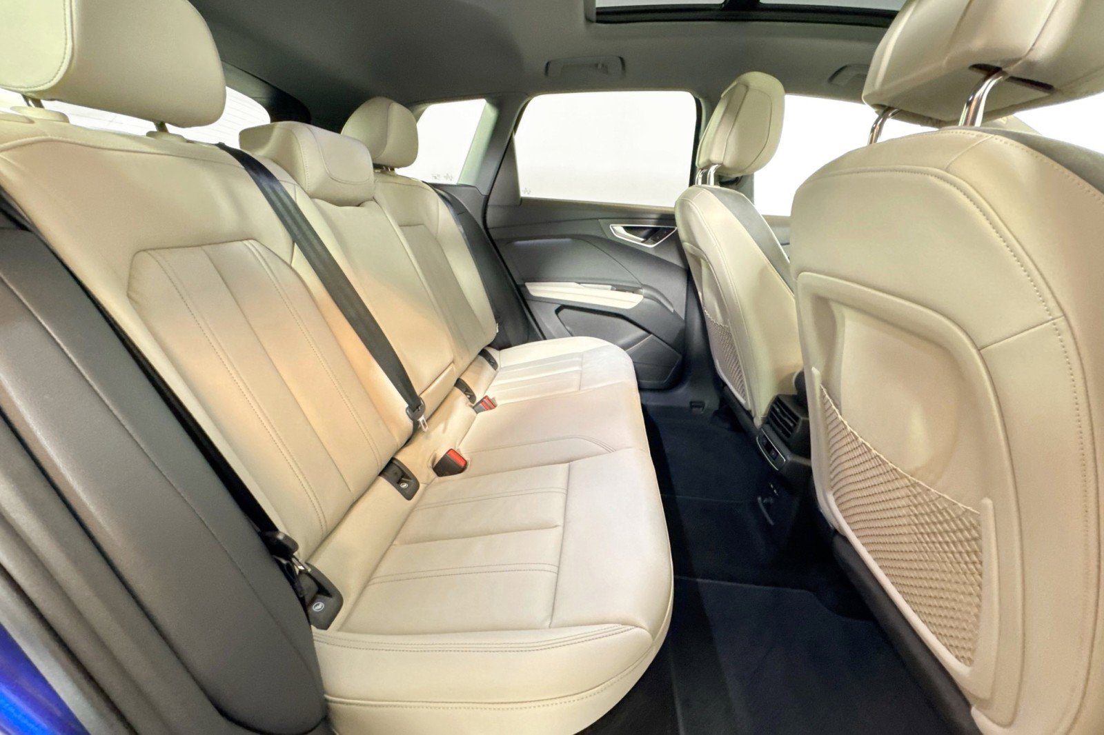 Used 2025 Audi Q4 e-tron Premium image 25