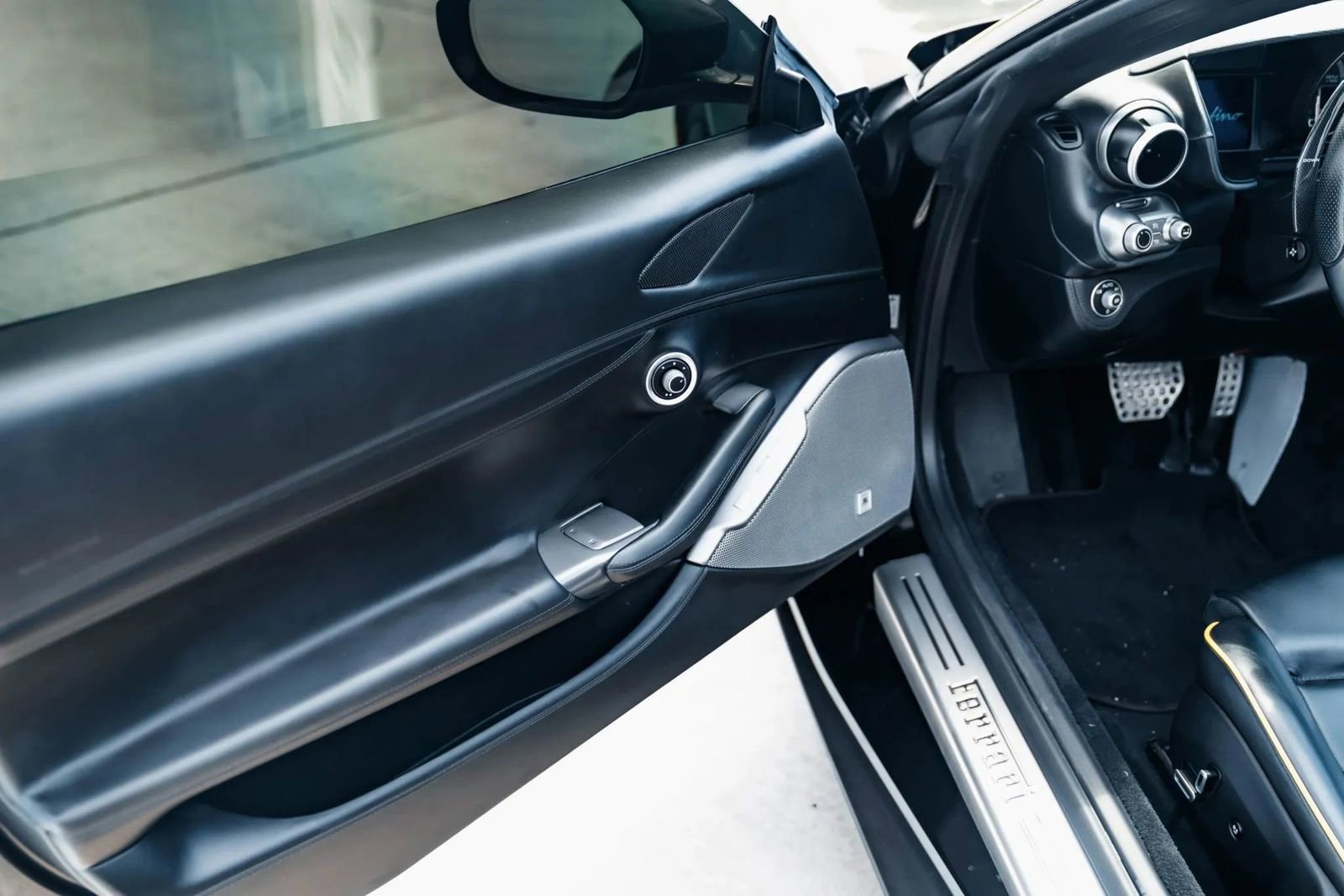 Used 2020 Ford Mustang Shelby GT500 w/ Technology Package image 46