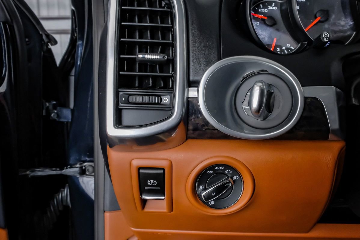 Used 2018 Porsche Cayenne Turbo image 27