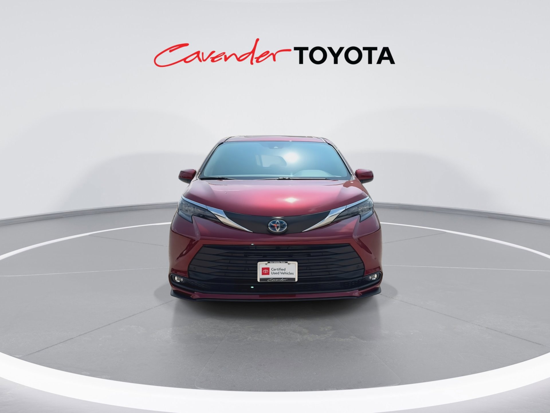 Used 2025 Toyota Sienna XLE FWD image 3