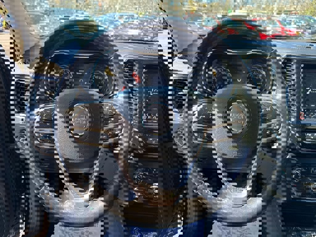 Used 2019 Jeep Cherokee Limited w/ Luxury Group image 12