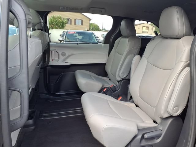 Certified 2026 Toyota Sienna XLE FWD image 9