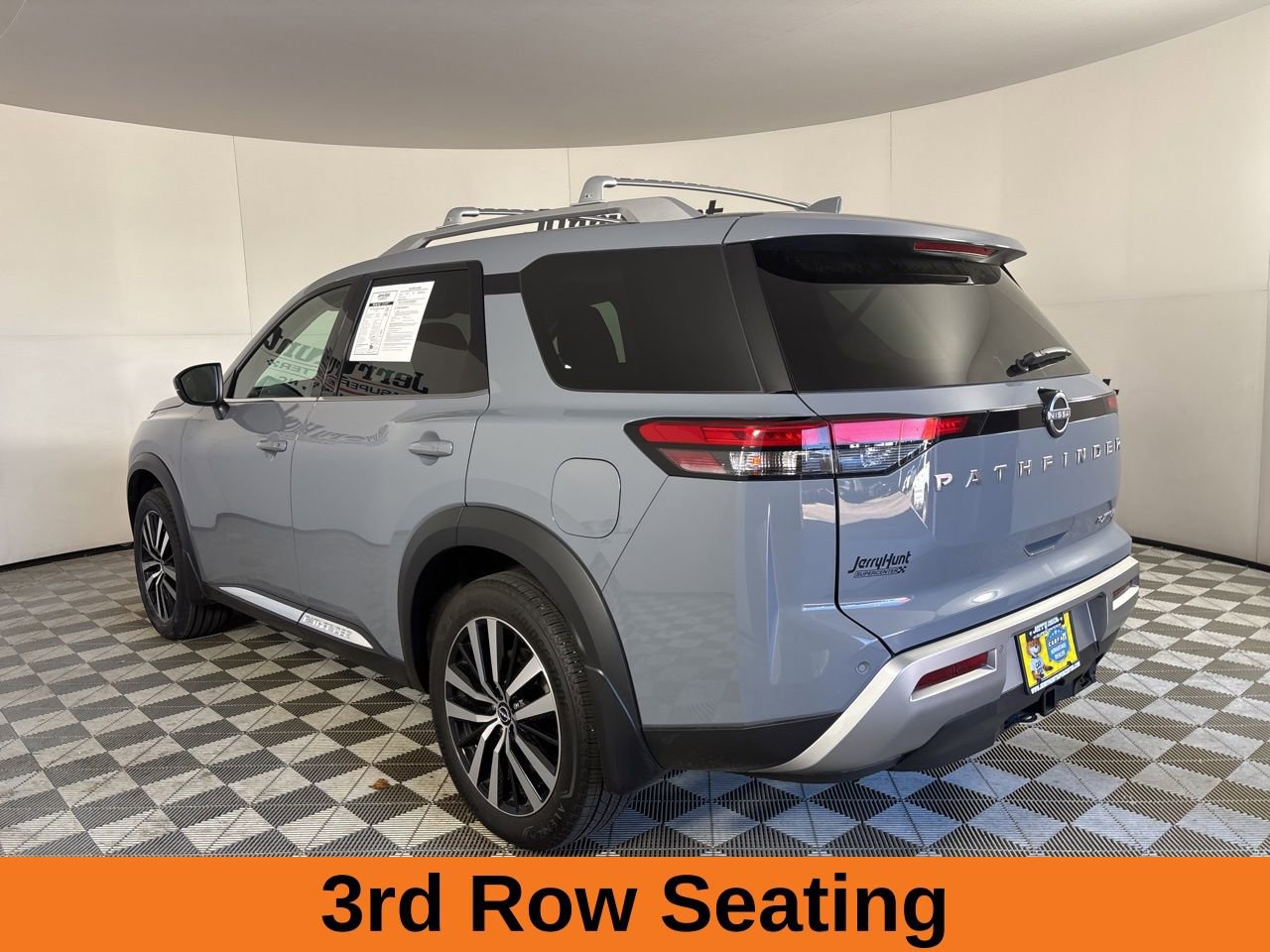 Used 2024 Nissan Pathfinder Platinum w/ Cargo Package image 7