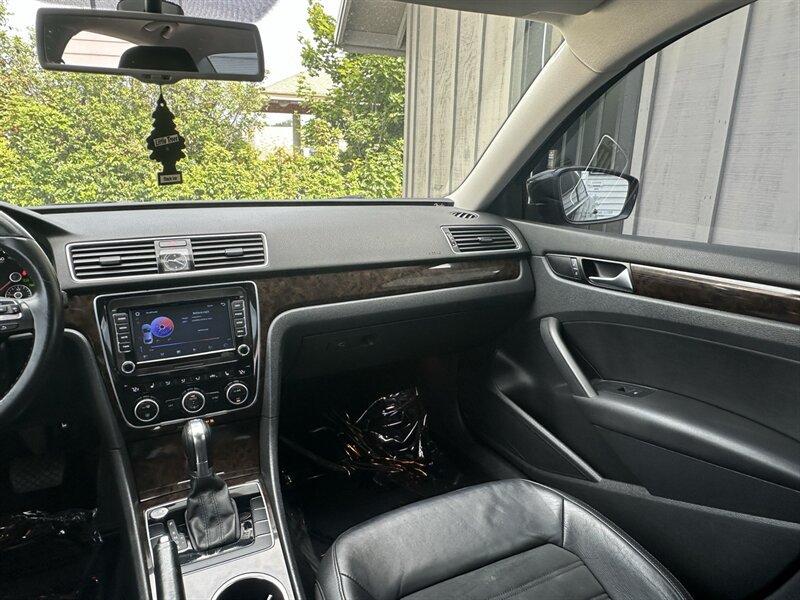 Used 2014 Volkswagen Passat TDI SEL Premium FWD image 26