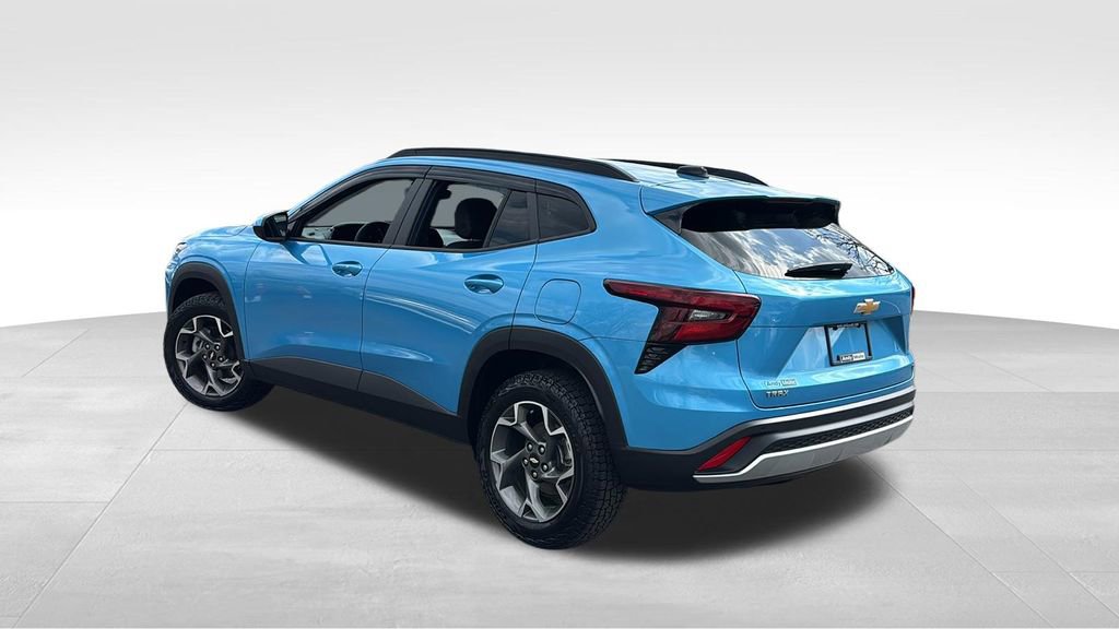 Used 2025 Chevrolet Trax LT w/ Sunroof Package image 5