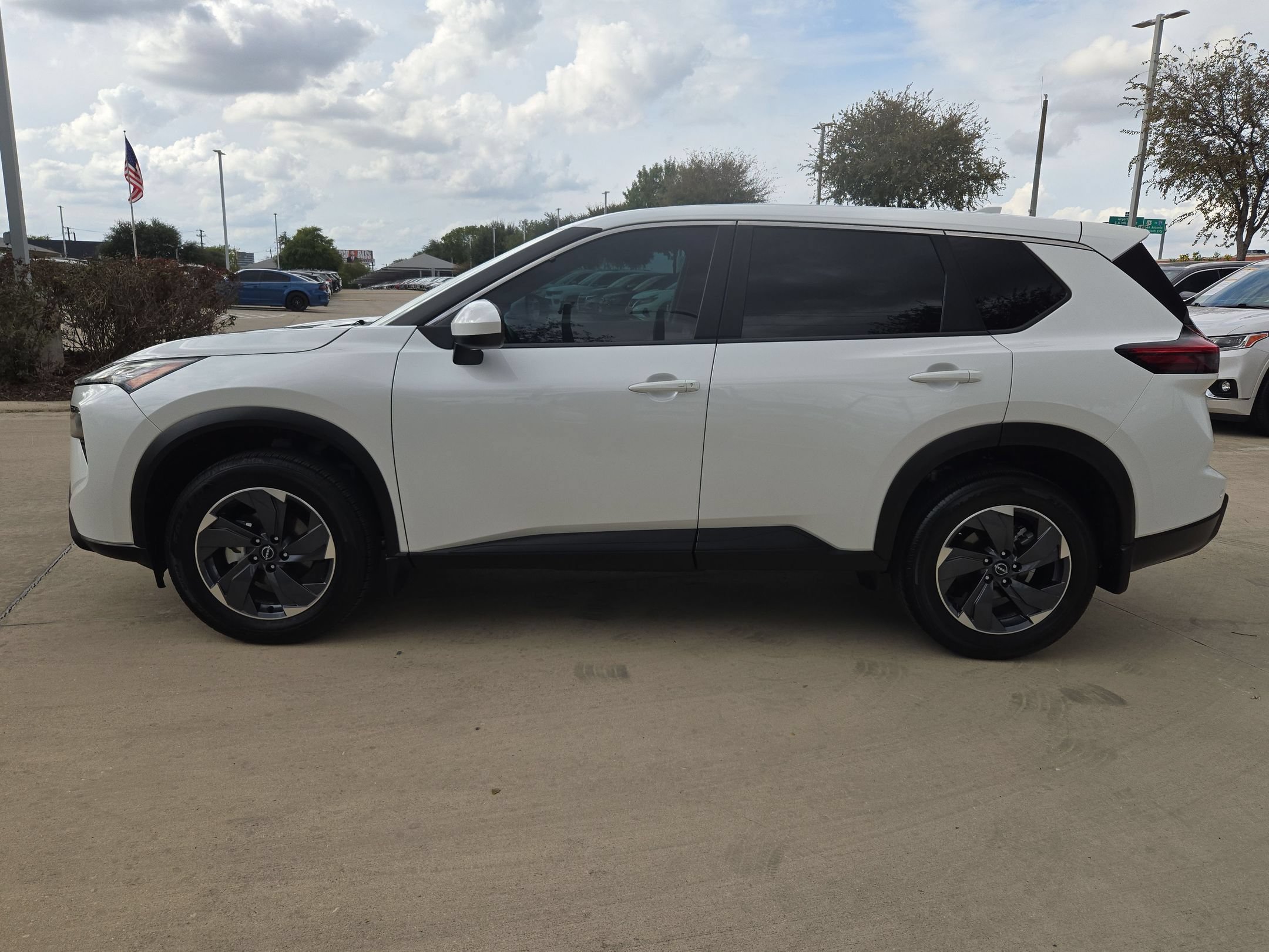 Certified 2026 Nissan Rogue SV FWD image 6