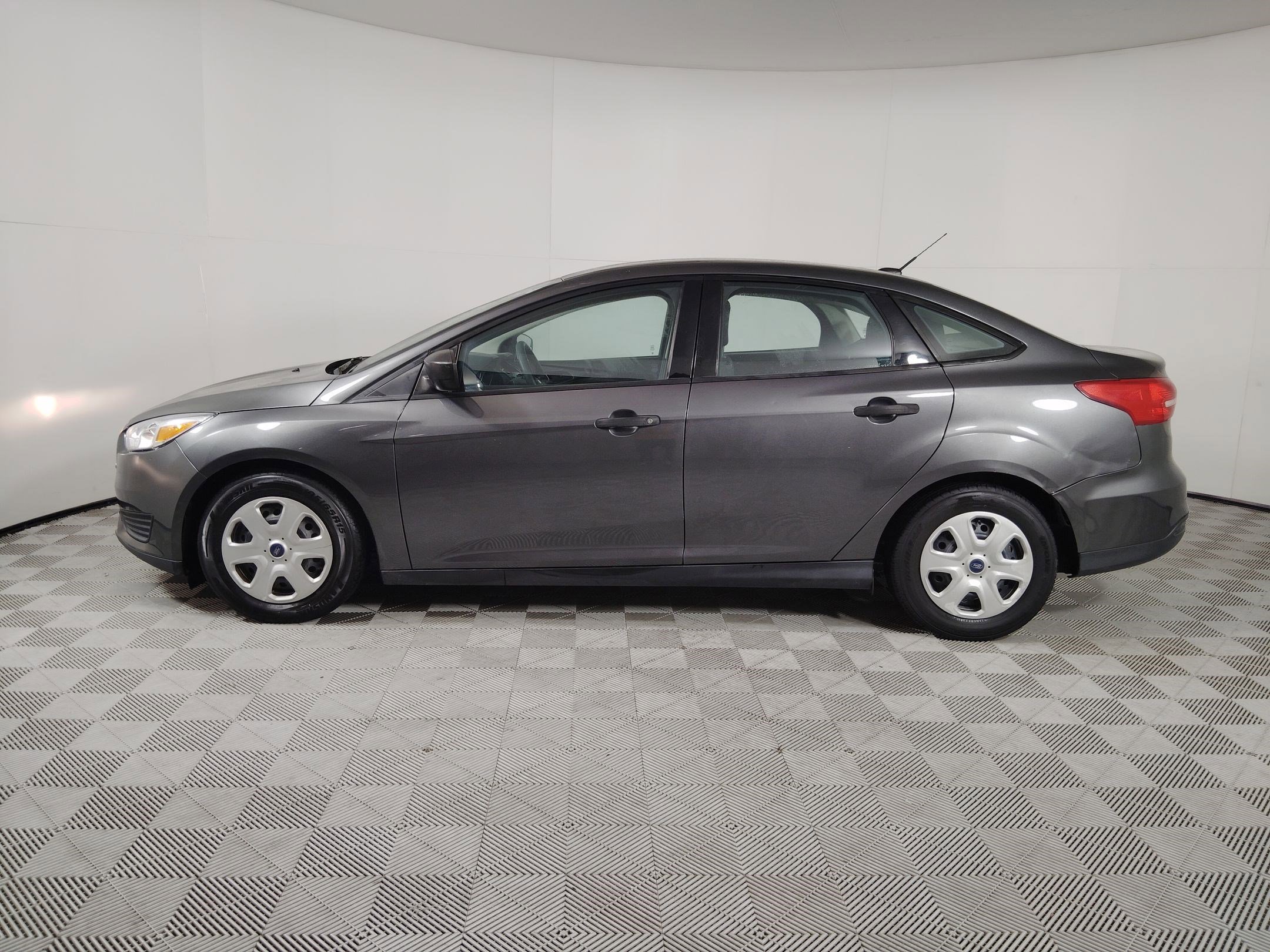 Used 2017 Ford Focus S image 2