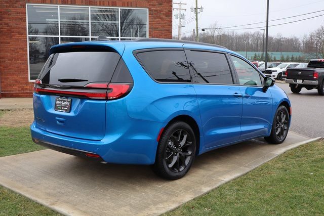 New 2026 Chrysler Pacifica Select w/ S Appearance Package FWD image 34