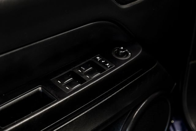 Used 2016 Jeep Patriot High Altitude AWD/4WD image 38