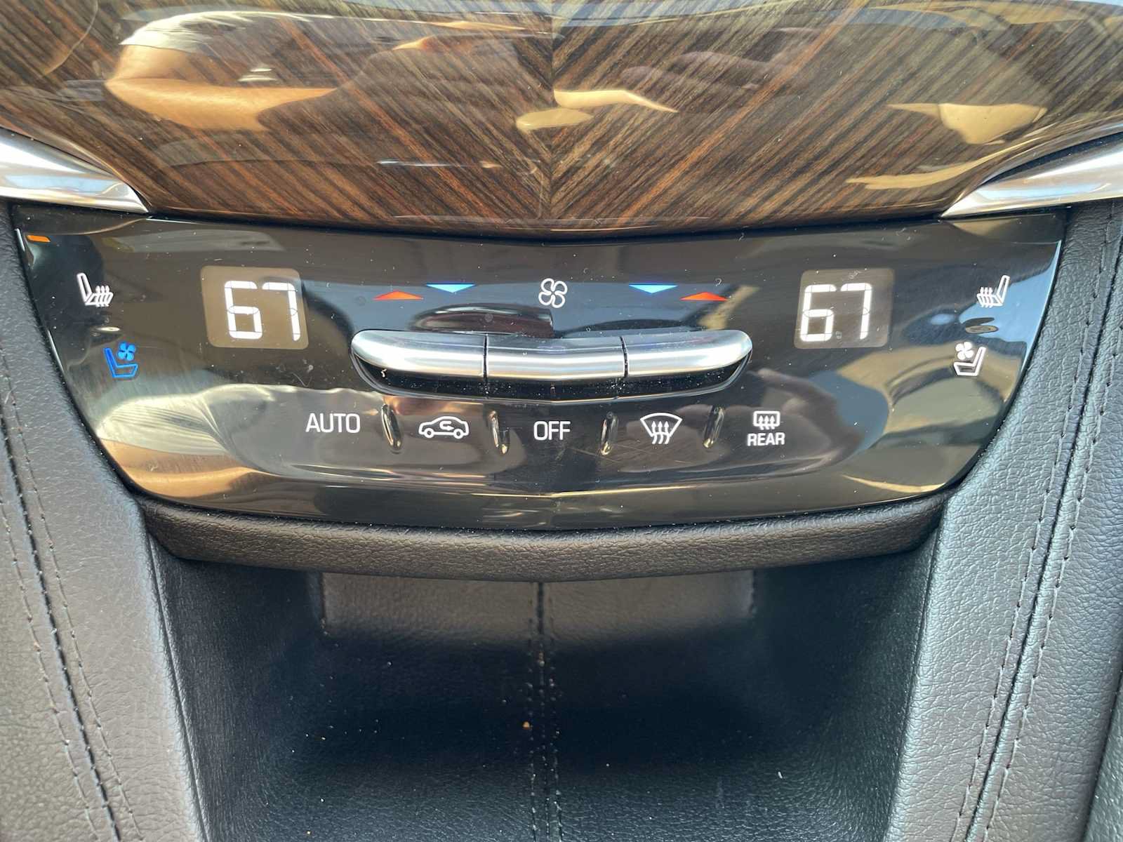 Used 2024 Cadillac XT6 Premium Luxury w/ Platinum Package AWD/4WD image 19