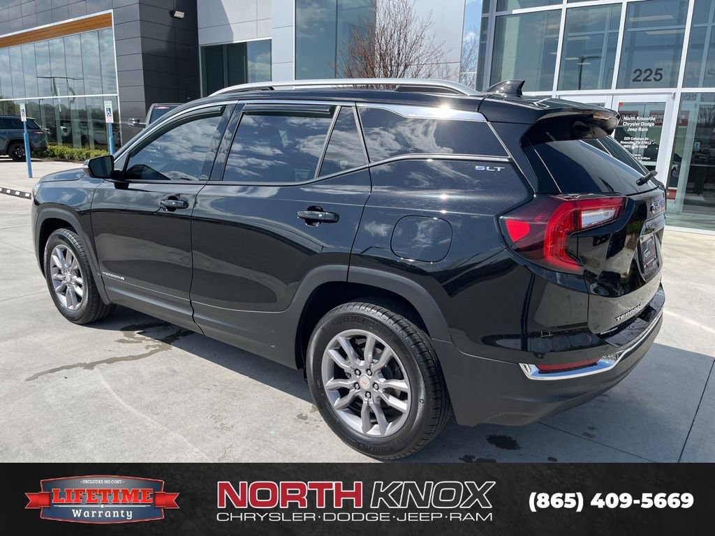 Used 2024 GMC Terrain SLT AWD/4WD image 17