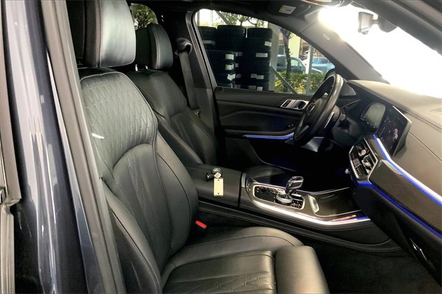 Used 2021 BMW X5 M50i w/ Executive Package image 7