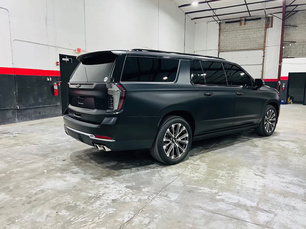 Used 2025 Chevrolet Suburban High Country image 29