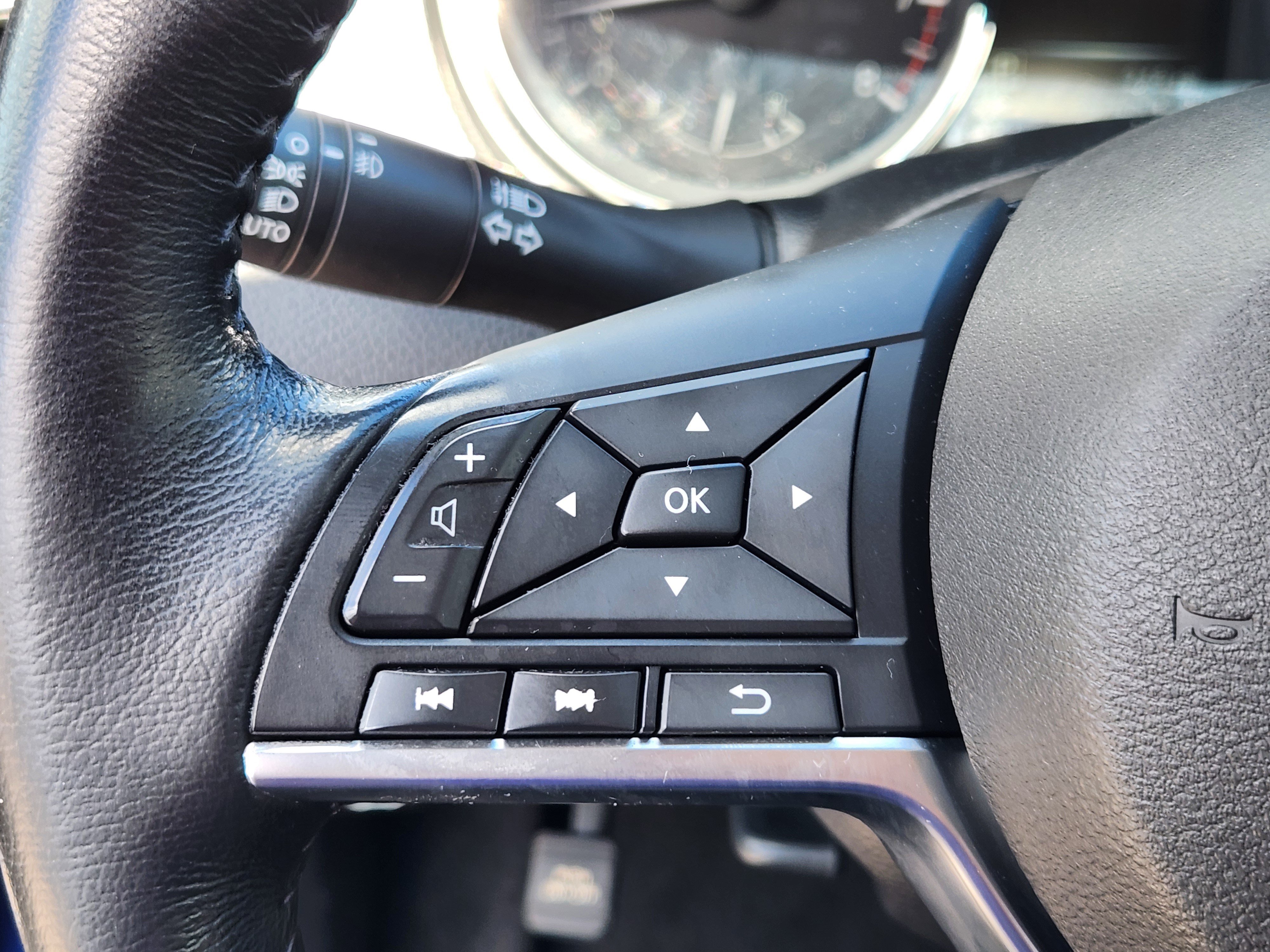 Used 2017 Nissan Rogue SL FWD image 23