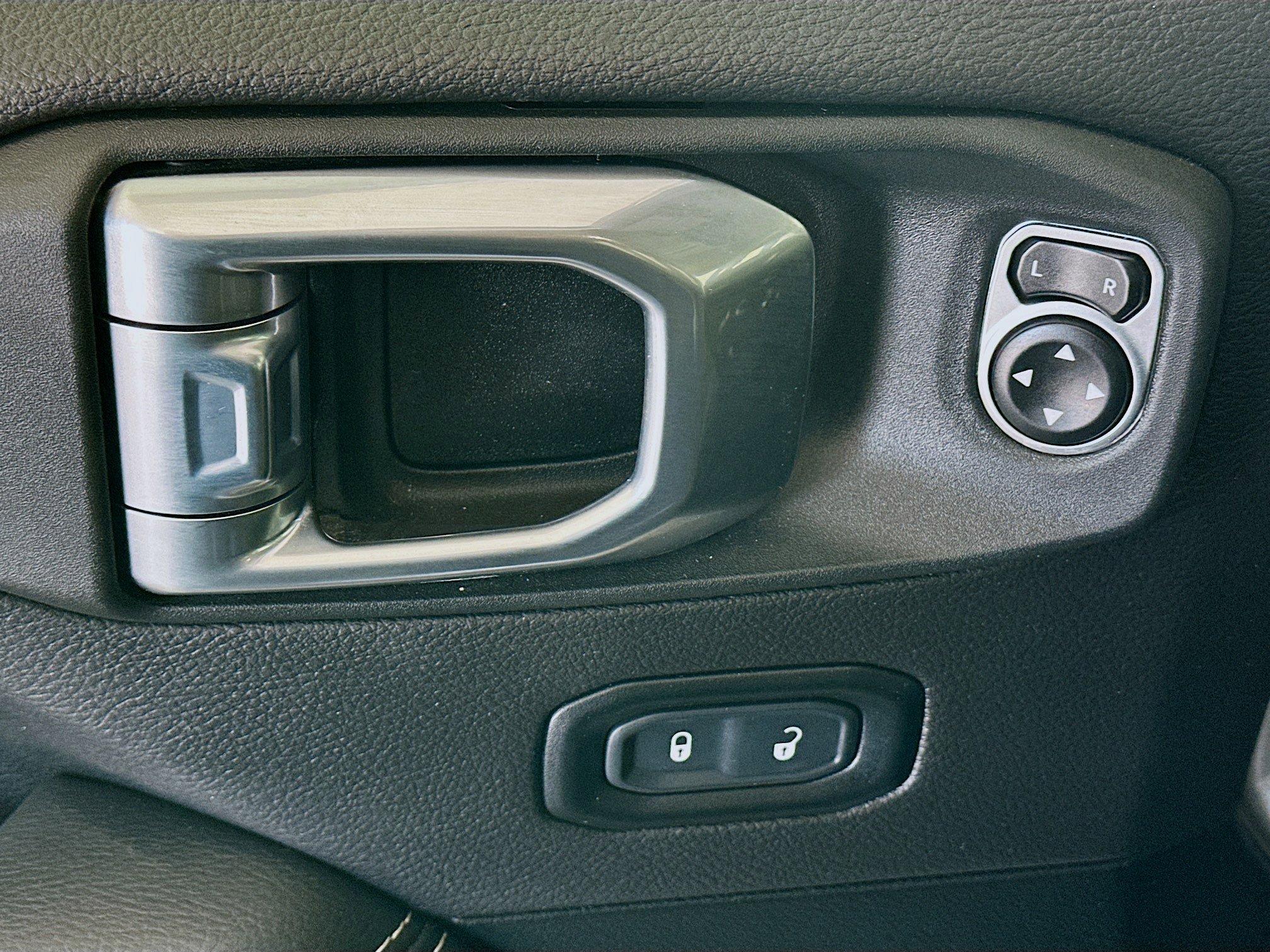 Used 2023 Jeep Wrangler Sahara w/ Cold Weather Group image 15