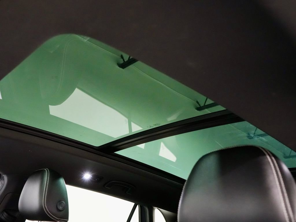 Used 2022 Volkswagen Atlas Cross Sport SE w/ Panoramic Sunroof Package image 5