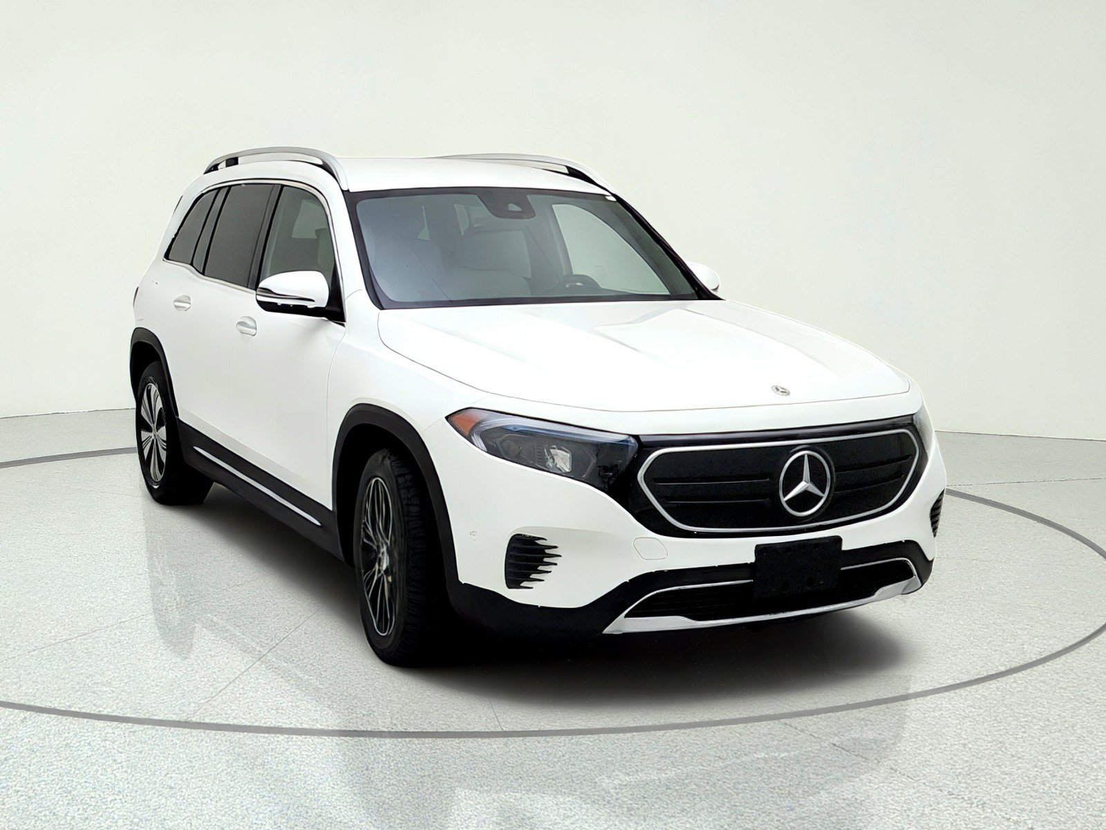 Certified 2023 Mercedes-Benz EQB 300 4MATIC image 4