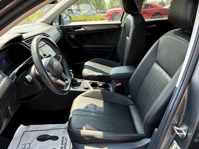 Used 2023 Volkswagen Tiguan SE w/ Panoramic Sunroof Package AWD/4WD image 10