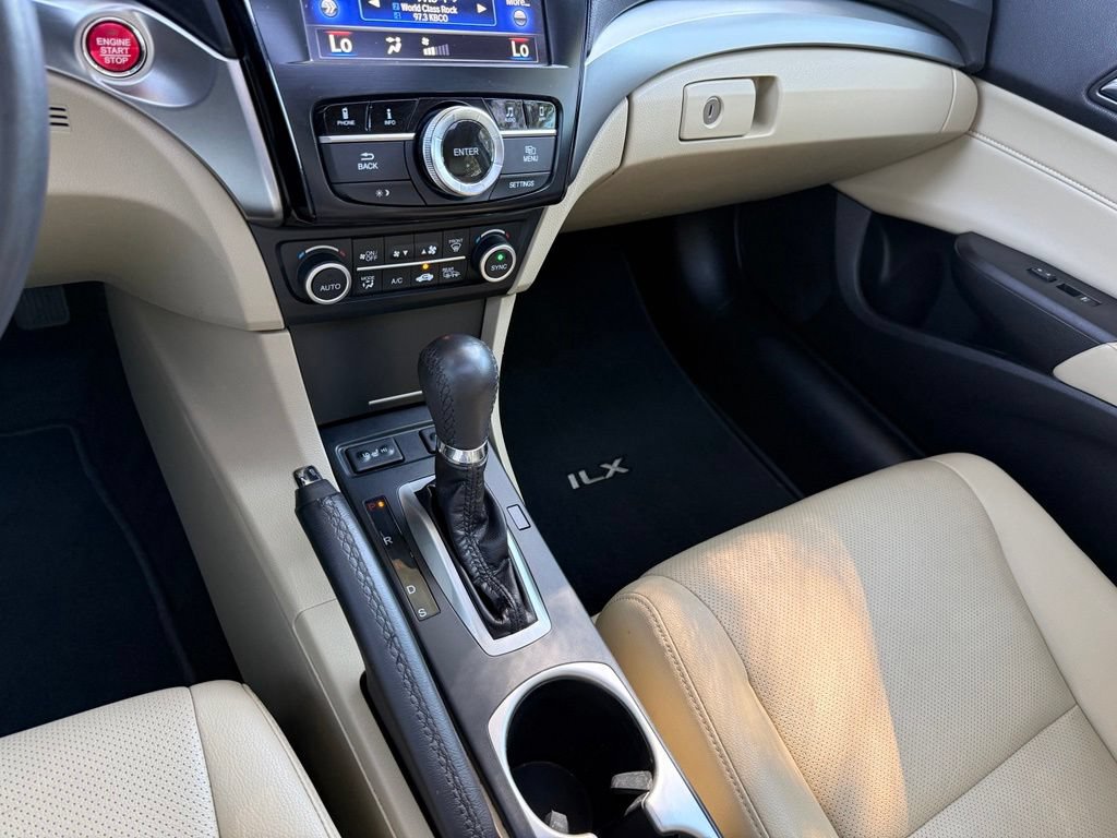 Used 2017 Acura ILX FWD image 22