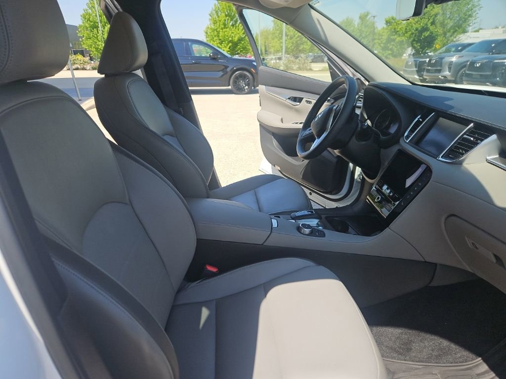 Used 2023 INFINITI QX50 Luxe AWD/4WD image 17