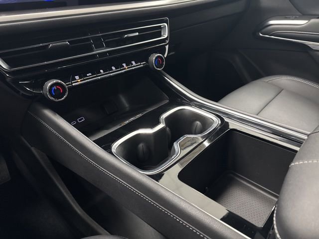 Used 2025 Chevrolet Traverse LT FWD image 20