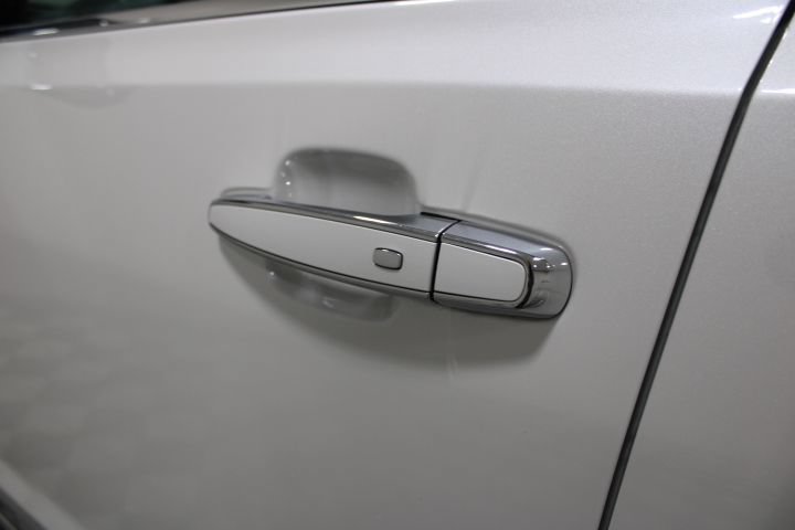 Used 2021 GMC Acadia Denali w/ Denali Technology Package AWD/4WD image 17