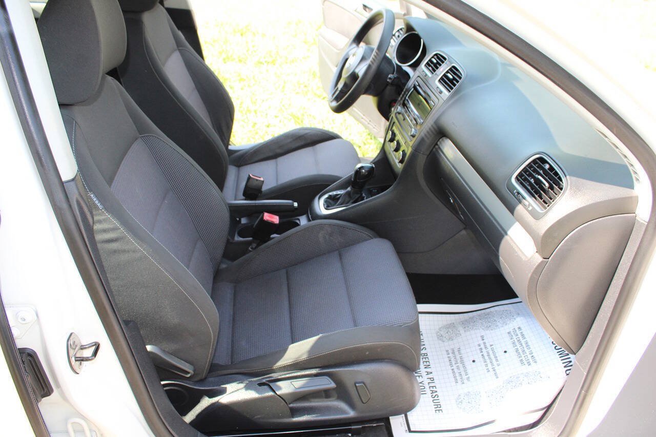 Used 2011 Volkswagen Golf 4-Door FWD image 40