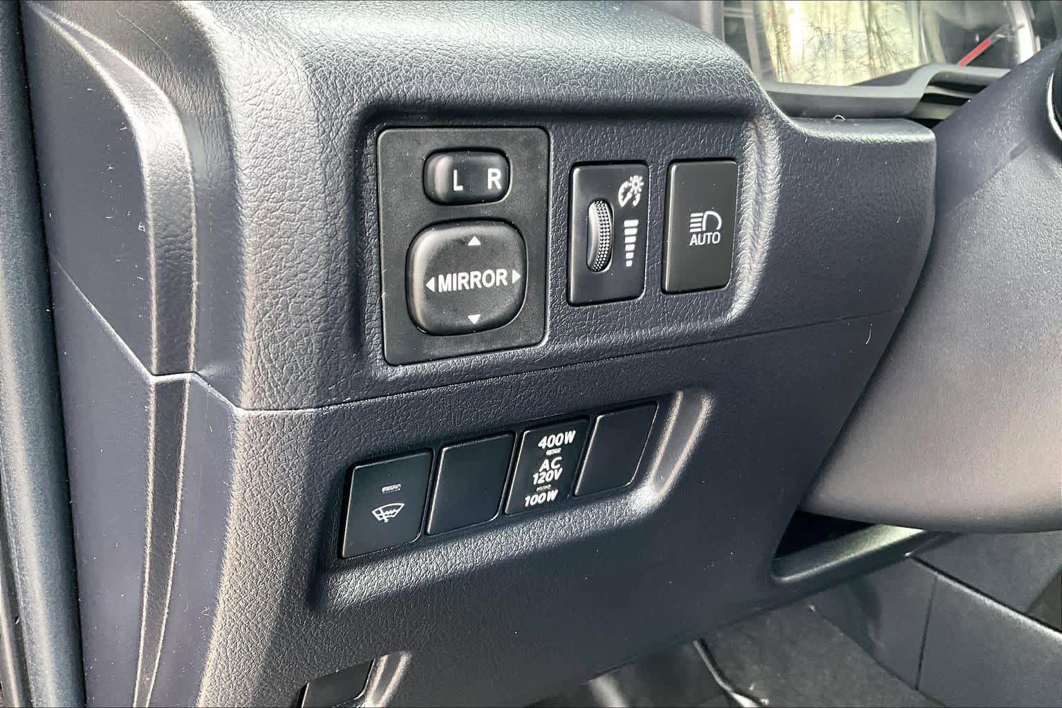 Used 2020 Toyota 4Runner TRD Off-Road Premium AWD/4WD image 32