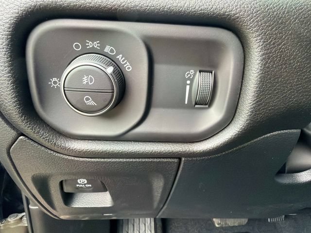New 2026 RAM 1500 Express AWD/4WD image 32