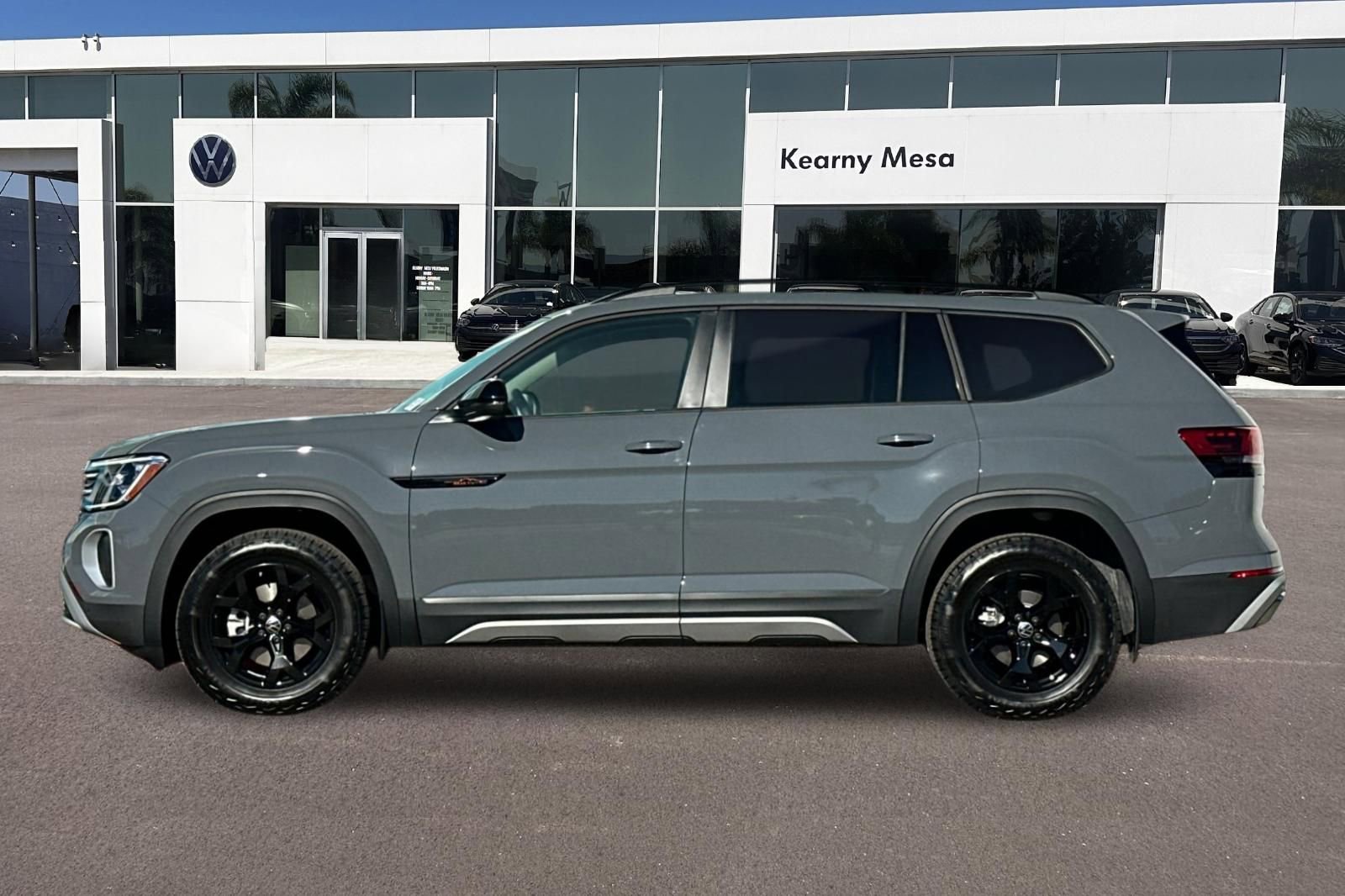 New 2025 Volkswagen Atlas Peak Edition SE image 7