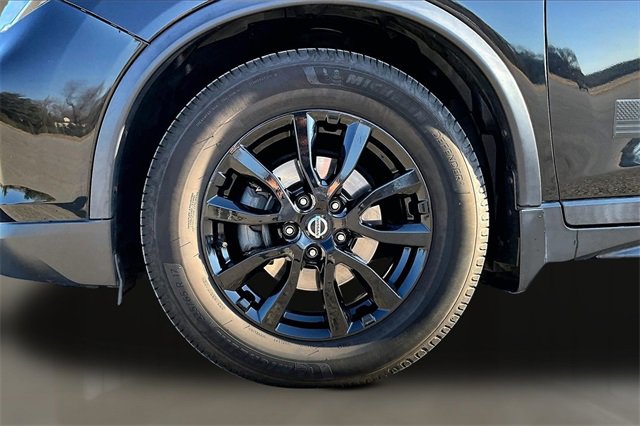 Used 2018 Nissan Rogue SV w/ Premium Package image 29