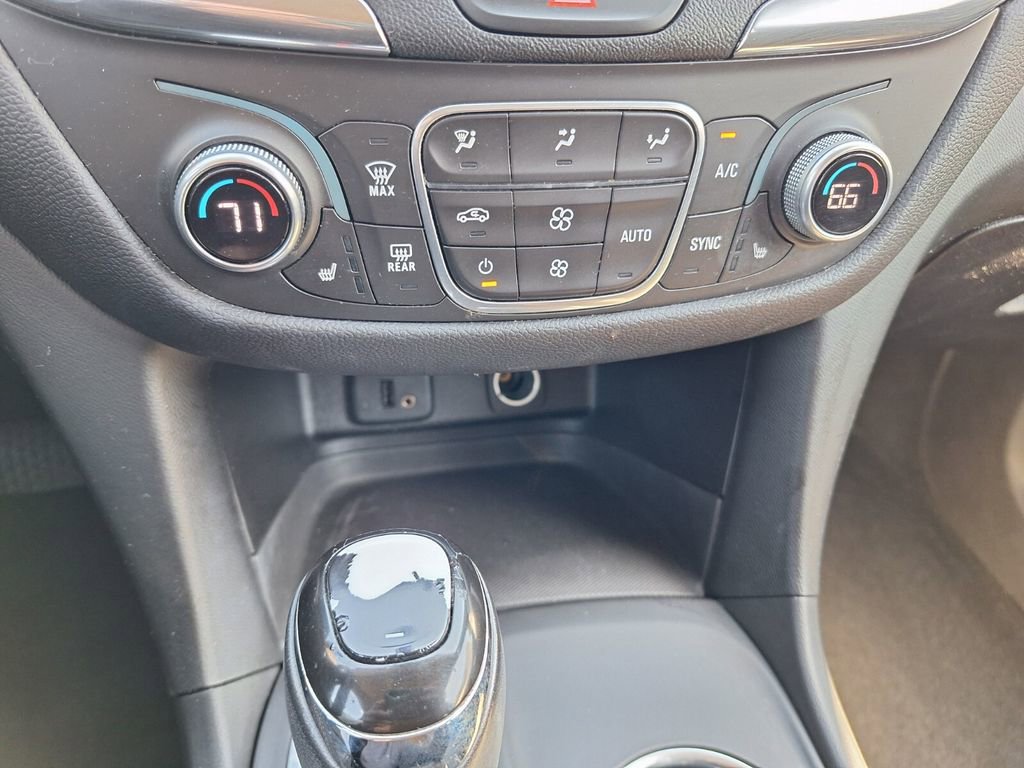 Used 2018 Chevrolet Equinox LT image 14