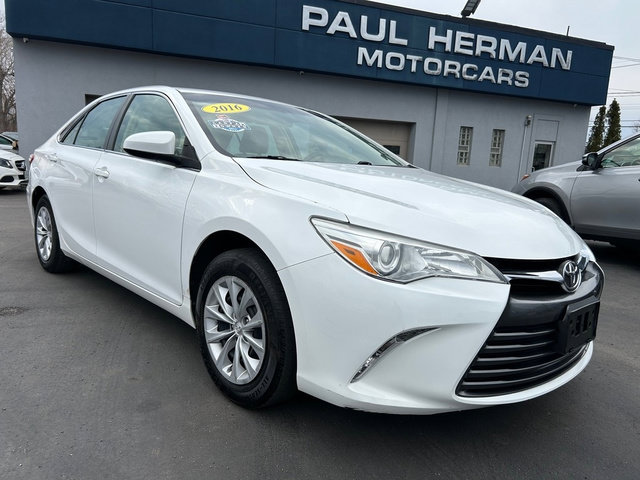 Used 2016 Toyota Camry LE FWD image 1