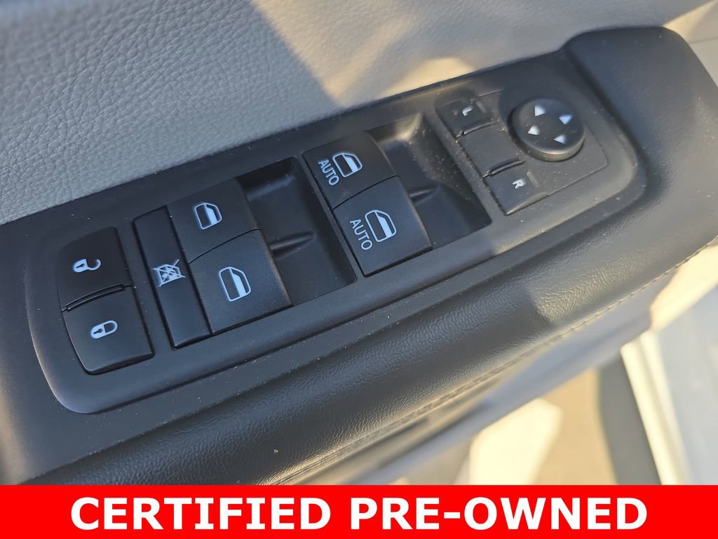 Used 2024 Chrysler Pacifica Touring-L image 29