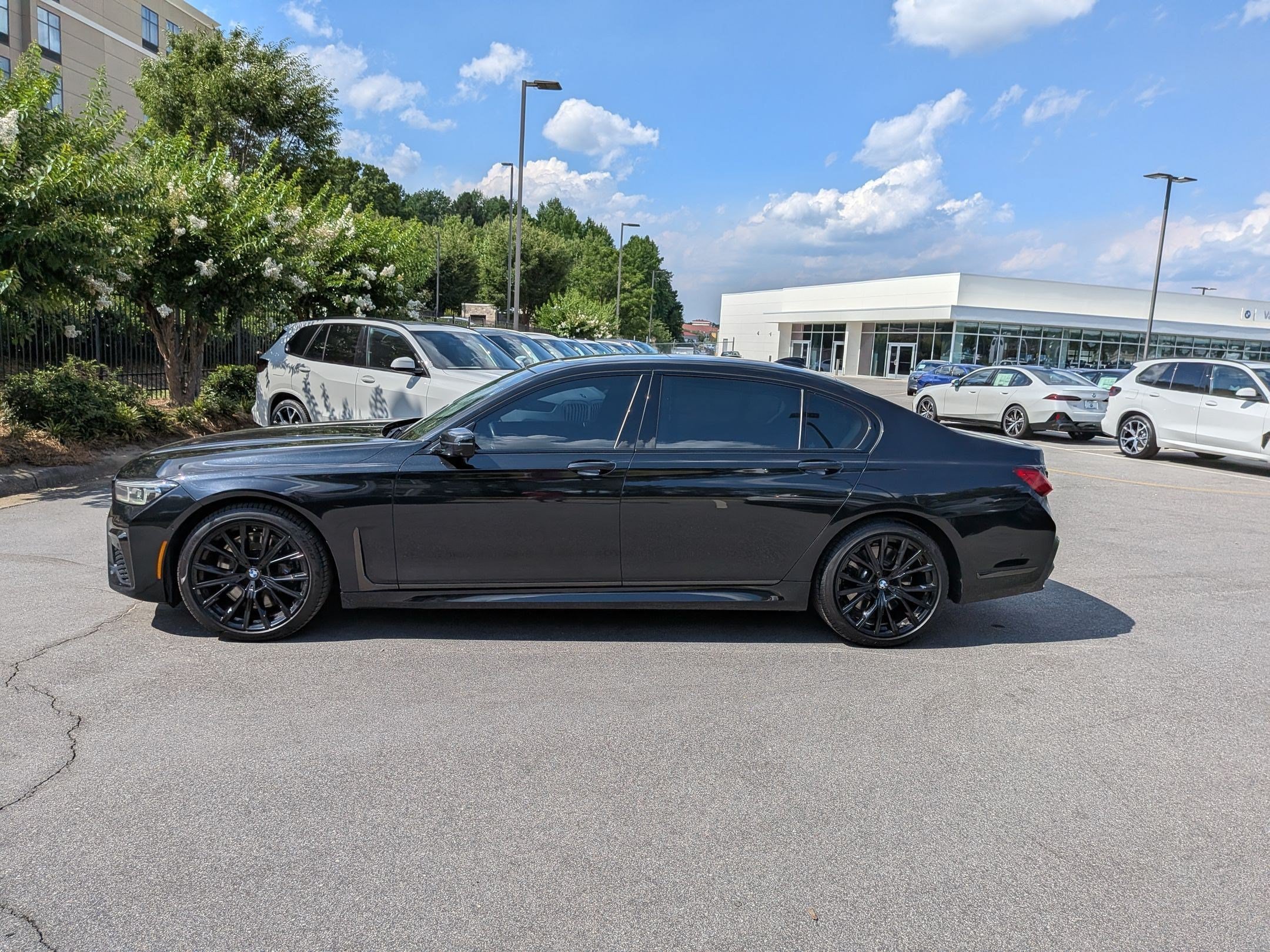 Used 2022 BMW 750i xDrive w/ Executive Package AWD/4WD image 6