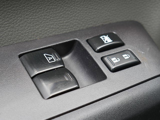 Used 2018 Nissan NV 2500 SV image 14