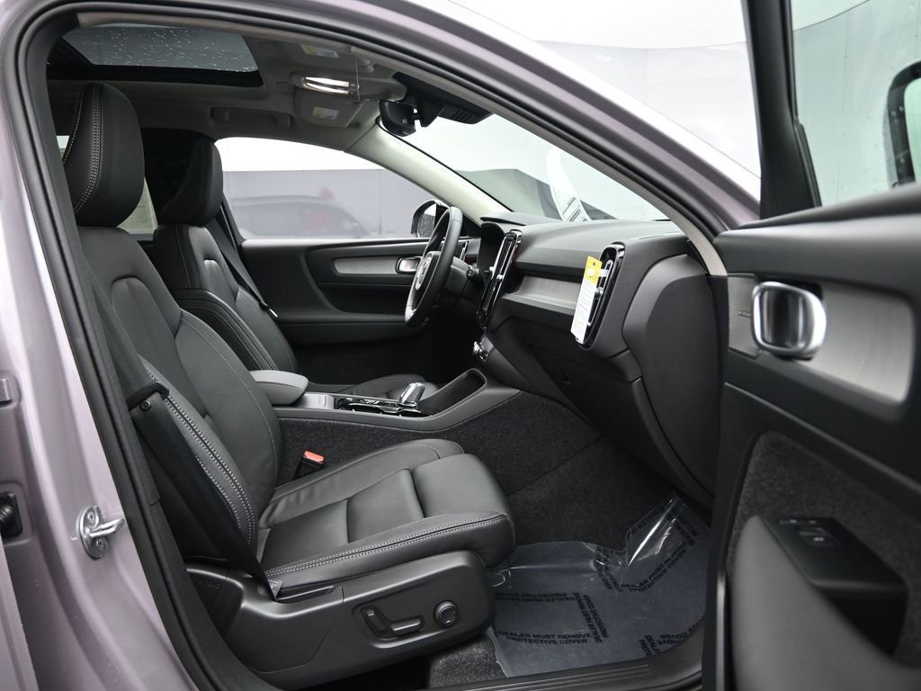 New 2026 Volvo XC40 B5 Ultra w/ Protection Package Premier image 26