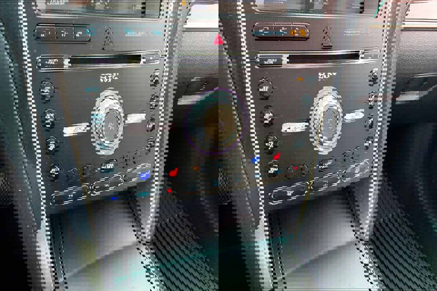 Used 2016 Ford Explorer Platinum image 32