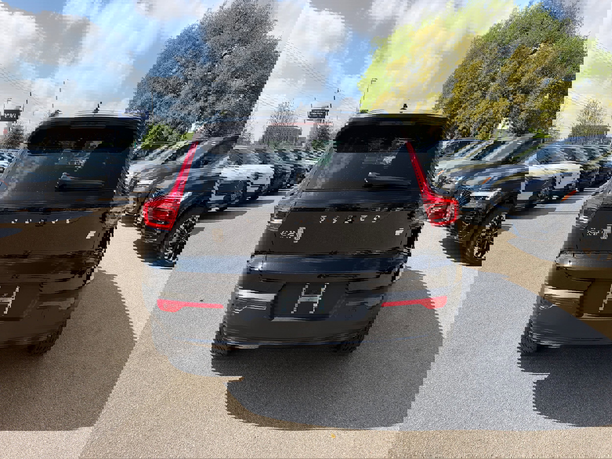 Certified 2024 Volvo XC40 B5 Core image 5